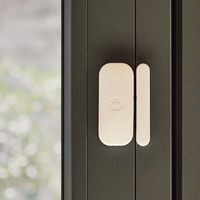 Yale išmaniosios signalizacijos pradinis rinkinys 7 elementai - valdymo pultas, klaviatūra, nuotolinio valdymo pultas, 2x judesio jutiklis, 2x lango/durų jutiklis