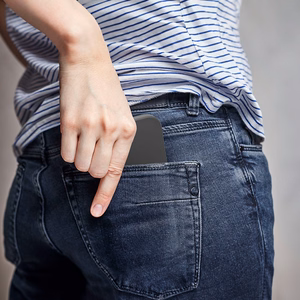 Cellularline Sensation Plus dėklas, skirtas iPhone 15 Pro Max, su antimikrobine „Microban“ danga, juodas