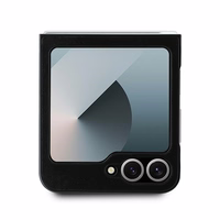 DKNY Dėklas telefonui Samsung Galaxy Z Flip6 odinis metalinis su Stack Logo - juodas