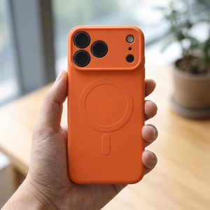 Silikoninis „Mag Cover“ dėklas, skirtas „iPhone 17 Pro Max / 18 Pro Max“, suderinamas su „MagSafe“, su kameros apsauga – oranžinis