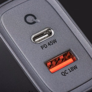 Įkroviklis Forcell F-Energy (1xUSB-C;1xUSB 4A 45W) juodas