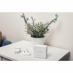FORCELL F-ENERGY daugiafunkcis įkroviklis 15W 4in1 su USB/USB-C jungtimi, išorine baterija 8000mAh ir belaidžiu įkrovimu