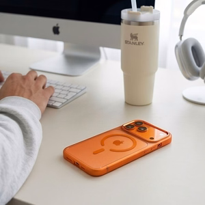 Tech-Protect Magmat MagSafe CC dėklas, skirtas iPhone 17 Pro / 18 Pro – oranžinis ir skaidrus