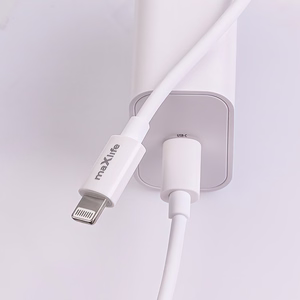 "Maxlife MXTC-06-20C PD QC įkroviklis 1x USB-C 20W baltos spalvos + USB-C - Lightning kabelis 20W