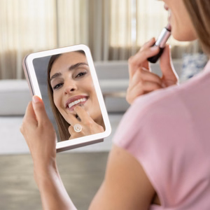 Medisana CM 400 LED table mirror