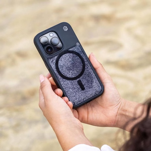STM Relax Sand MagSafe dėklas, skirtas iPhone 15 Pro Max, juodas ir pilkas