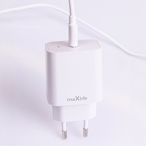 "Maxlife MXTC-06-20C PD QC įkroviklis 1x USB-C 20W baltos spalvos + USB-C - Lightning kabelis 20W