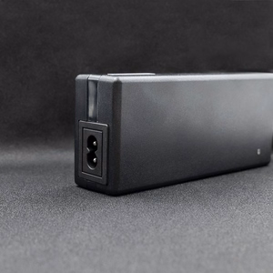 Qoltec 50760 – elektrinio dviračio akumuliatoriaus įkroviklis, 36 V / 42 V, 2 A, 5.5×2.1 mm jungtis