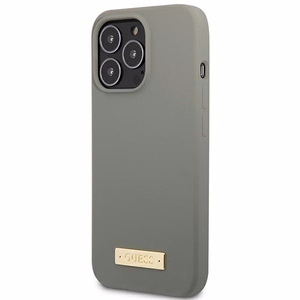 Guess GUHMP13LSPLG iPhone 13 Pro / 13 6.1" pilkas/pilkas kietas dėklas Silikoninis Logo Plate Magnetinis