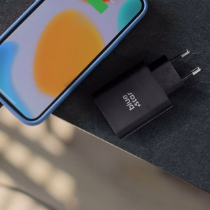BLUE STAR kelioninis įkroviklis su USB-C + USB-A lizdais PD QC4.0 3A 25W TFB-TC-25WPD juodas