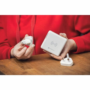 FORCELL F-ENERGY daugiafunkcis įkroviklis 15W 4in1 su USB/USB-C jungtimi, išorine baterija 8000mAh ir belaidžiu įkrovimu