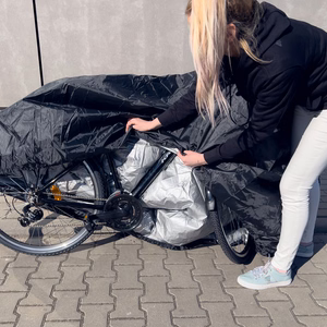 Juodas neperšlampamas L dydžio uždangalas griliui, dviračiui ir paspirtukui