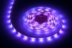 Apšvietimo rinkinys su 5050 SMD LED juosta (150 LED), maitinimo šaltiniu ir spalvų valdikliu