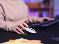 Trust GXT 109W Felox - 6400 DPI optinė žaidimų pelė (balta)