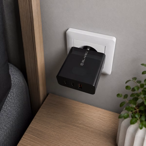 Blavec sieninis įkroviklis BC-11 GaN - USB + 2xType C - QC PD 65W 3A su Type C į Type C laidu (TCBC11G-U2CB653A) juodas
