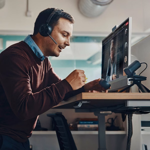 HP Poly Voyager Focus 2-M USB-C-C ausinės USB-C/A adapteris įkrovimo stovas
