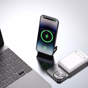 Dudao K14S+ 10000 mAh 22,5 W magnetinė išorinė baterija USB-A + USB-C, suderinama su MagSafe, su stovu, balta