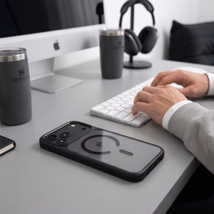 Tech-Protect Magmat MagSafe CC dėklas, skirtas iPhone 17 Pro / 18 Pro – skaidrus juodas