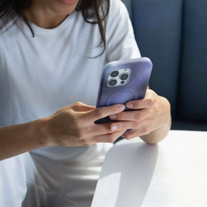 Incase Halo Case dėklas su MagSafe, skirtas iPhone 16 Pro, „Oil Slick Lilac“ spalvos
