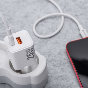 FORCELL F-ENERGY Mini GaN III VT-25B kelioninis įkroviklis su 1 x Type C + 1x USB A lizdais, PD QC4.0 25W baltas