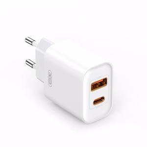 XO sieninis įkroviklis CE12 PD QC 3.0 20W 1x USB 1x USB-C baltos spalvos