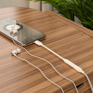 Adapteris HOCO USB Type-C (M) - ausinių jungtis 3.5mm (F)