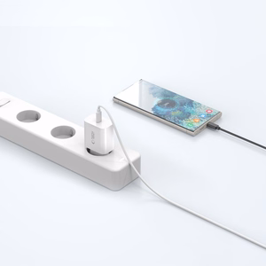 Tech-Protect NC20W sieninis įkroviklis su USB-C jungtimi - baltas