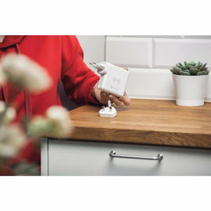 FORCELL F-ENERGY daugiafunkcis įkroviklis 15W 4in1 su USB/USB-C jungtimi, išorine baterija 8000mAh ir belaidžiu įkrovimu