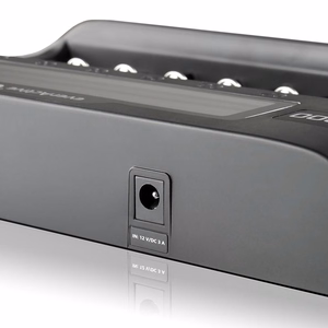 everActive UC-800 – cilindrinių Li-ion ir Ni-MH akumuliatorių įkroviklis