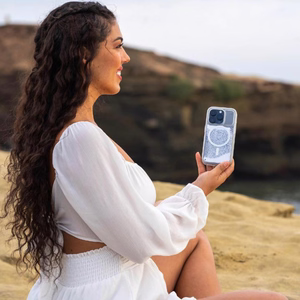 STM Relax Sand MagSafe dėklas, skirtas iPhone 15 Pro Max, skaidrus ir baltas