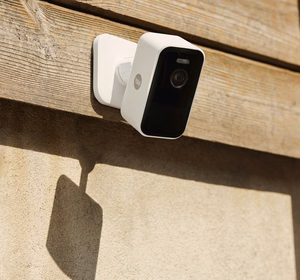 Yale SV-OC-1A-W Cube indoor/outdoor wall-mounted IP security camera, 1080 × 1920