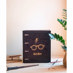 Harry Potter A4 segtuvas su 4 žiedais ir elastine juostele