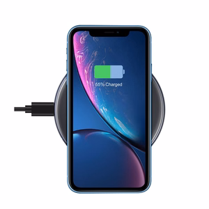 Crong PowerSpot Qi 15 W USB-C belaidis įkroviklis su grūdinto stiklo danga, „Shadow Black“ spalvos