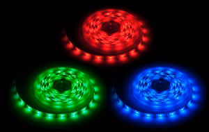 Apšvietimo rinkinys su 5050 SMD LED juosta (150 LED), maitinimo šaltiniu ir spalvų valdikliu