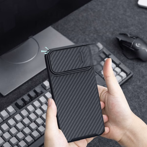 Nillkin Synthetic Fiber S dėklas iPhone 14 Plus su kameros dangteliu, juodas