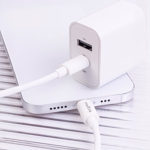 "Maxlife MXTC-06-20AC PD QC įkroviklis 1x USB-C 1x USB 20W baltas + USB-C - USB-C kabelis 20W