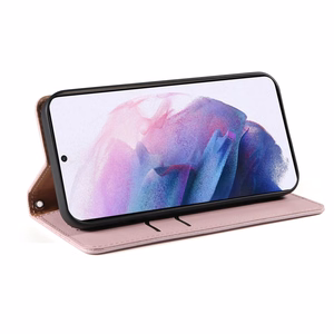 Magnetinis dėklas telefonui Samsung Galaxy S22+ (S22 Plus) su dirželiu, pinigine ir mažu pakabuku - rožinis