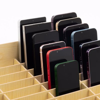 Medinė laikymo dėžė 48 išmaniesiems telefonams