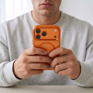 Tech-Protect Magmat MagSafe CC dėklas, skirtas iPhone 17 Pro / 18 Pro – oranžinis ir skaidrus