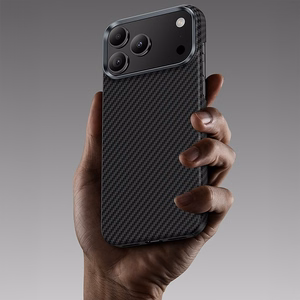 Juodas „Benks Magnetic Armor Air 600D“ kevlaro dėklas su metaliniu rėmeliu (C.K.FL.AP.BK.A072), skirtas iPhone 18 Pro / iPhone 17 Pro
