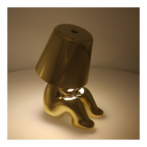 Stalo lempa prie lovos GOLD MAN Art Deco sėdinti (versija 4) MLTL