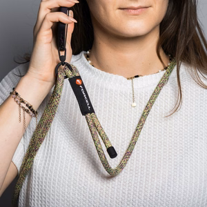 FORCELL F-DESIGN S10X165 kryžminė telefono virvelė su reguliuojamu ilgiu (maks. 82,5cm kilpoje) žalia rožinė violetinė