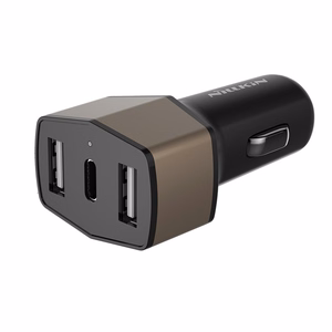 Nillkin Celerity 32 W automobilinis įkroviklis su 2 USB-A ir 1 USB-C jungtimi, aukso spalvos