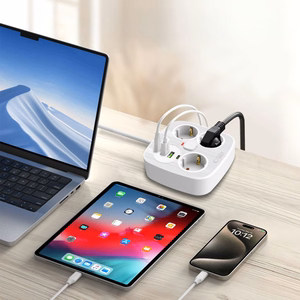 Tech-Protect PCS3X4 ilgintuvas, 3 lizdai, 2xUSB-A, 2xUSB-C 200 cm - baltas