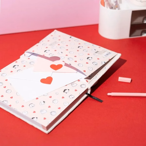 Snoopy Love Season A5 užrašų knygelė pliušiniu viršeliu
