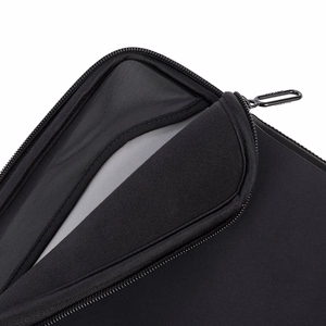 Juoda Tucano Elements 2 4 mm neopreno įmautė MacBook Air 13 col. (2018–2024), MacBook Pro 13 col. (2016–2022) ir 12 col. nešiojamiesiems kompiuteriams