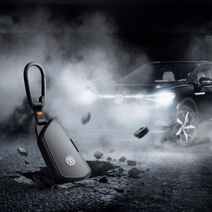 Juodas automobilio rakto pultelio dėklas Spigen VK100