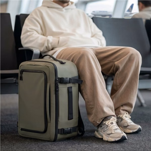 Tech-Protect Defender S50 kuprinė Ryanair ir Wizzar, 20L nešiojamam kompiuteriui - alyvuogių žalia