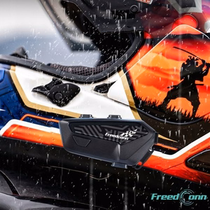FreedConn F1 Plus V2 EU BT 5.4+EDR motociklo interfonas, veikimo spindulys iki 500 m, KALBA LENKIŠKAI