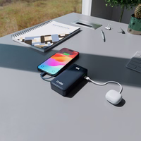 Išorinė baterija SBS 10000 mAh 20W su įmontuotu USB-C kabeliu ir skaitmenine indikacija - tamsiai pilka